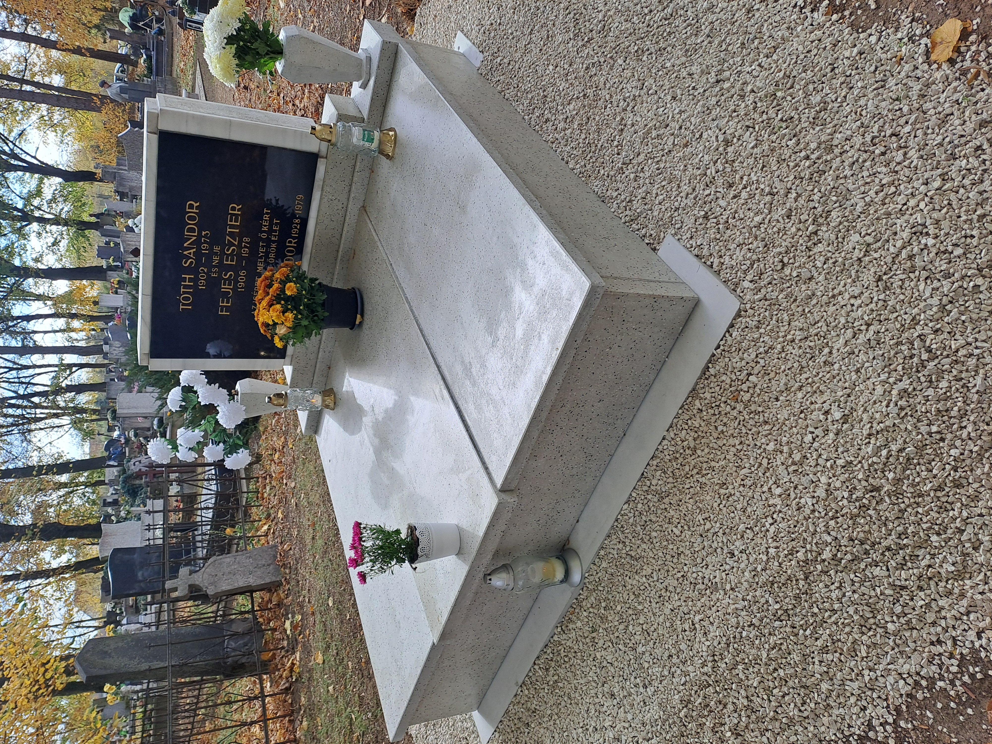 Múkőből készült sírkővek